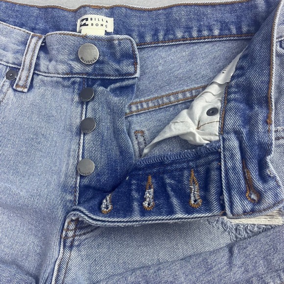 Billabong Denim Shorts Womens Size 26 Blue Distressed Cuffed Casual - Picture 6 of 14